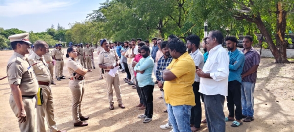 22 ರೌಡಿ ನಿಗ್ರಹ ತಂಡಗಳಿಂದ ನಾಲ್ಕು ಜಿಲ್ಲೆಗಳ 381 ರೌಡಿಗಳ ಮನೆ ಮೇಲೆ ದಾಳಿ 22 ರೌಡಿ ನಿಗ್ರಹ ತಂಡಗಳಿಂದ ನಾಲ್ಕು ಜಿಲ್ಲೆಗಳ 381 ರೌಡಿಗಳ ಮನೆ ಮೇಲೆ ದಾಳಿ