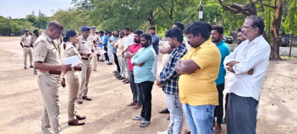 22 ರೌಡಿ ನಿಗ್ರಹ ತಂಡಗಳಿಂದ ನಾಲ್ಕು ಜಿಲ್ಲೆಗಳ 381 ರೌಡಿಗಳ ಮನೆ ಮೇಲೆ ದಾಳಿ 22 ರೌಡಿ ನಿಗ್ರಹ ತಂಡಗಳಿಂದ ನಾಲ್ಕು ಜಿಲ್ಲೆಗಳ 381 ರೌಡಿಗಳ ಮನೆ ಮೇಲೆ ದಾಳಿ