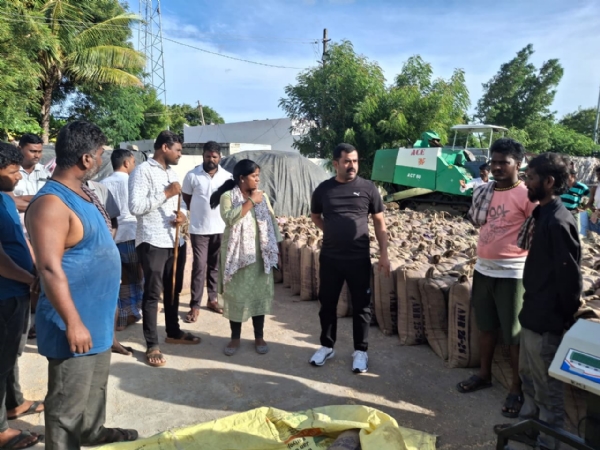 ಎಂಎಸ್ಪಿ ದುರ್ಬಳಕೆ ಯತ್ನ : ಆಂಧ್ರದಿಂದ ಜೋಳ ತಂದು, ಕರ್ನಾಟಕದಲ್ಲಿ ಮಾರಾಟ ಎಂಎಸ್ಪಿ ದುರ್ಬಳಕೆ ಯತ್ನ : ಆಂಧ್ರದಿಂದ ಜೋಳ ತಂದು, ಕರ್ನಾಟಕದಲ್ಲಿ ಮಾರಾಟ
