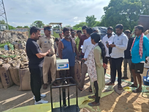 ಎಂಎಸ್ಪಿ ದುರ್ಬಳಕೆ ಯತ್ನ : ಆಂಧ್ರದಿಂದ ಜೋಳ ತಂದು, ಕರ್ನಾಟಕದಲ್ಲಿ ಮಾರಾಟ ಎಂಎಸ್ಪಿ ದುರ್ಬಳಕೆ ಯತ್ನ : ಆಂಧ್ರದಿಂದ ಜೋಳ ತಂದು, ಕರ್ನಾಟಕದಲ್ಲಿ ಮಾರಾಟ