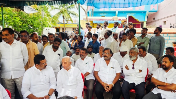ಅಪಘಾತದಲ್ಲಿ ಮೃತ ವೀರಸೇನಾ ರೆಡ್ಡಿಗೆ ಅಂತಿಮ ನಮನ ಸಲ್ಲಿಸಿದ ಕಾಂಗ್ರೆಸ್ಸಿಗರು ಅಪಘಾತದಲ್ಲಿ ಮೃತ ವೀರಸೇನಾ ರೆಡ್ಡಿಗೆ ಅಂತಿಮ ನಮನ ಸಲ್ಲಿಸಿದ ಕಾಂಗ್ರೆಸ್ಸಿಗರು
