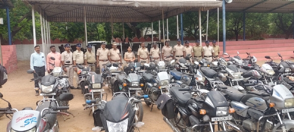 ಬಳ್ಳಾರಿಯ ದ್ವಿಚಕ್ರ ವಾಹನ ಕಳ್ಳನ ಬಂಧನ, 41 ಹೀರೋ ಹೋಂಡಾಗಳ ಜಪ್ತಿ