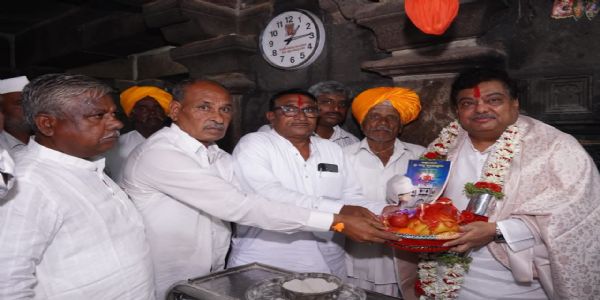 ಉಪ್ಪಲದಿನ್ನಿ ಶ್ರೀ ಸಂಗಮನಾಥ ದೇವರ ದರ್ಶನ ಪಡೆದ ಸಚಿವ ಎಂಬಿಪಿ ; ಗ್ರಾಮದ ಅಭಿವೃದ್ಧಿ ವಿಚಾರಗಳ ಕುರಿತು ಚರ್ಚೆ