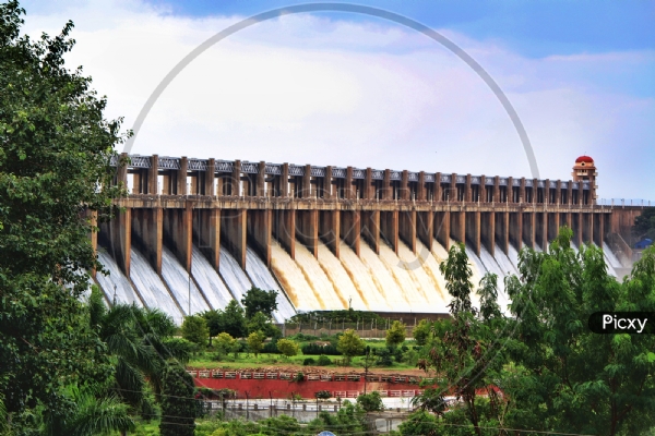 ತುಂಗಭದ್ರಾ ಅಣೆಕಟ್ಟು - ರೋಚಕ ಕಥೆ ತುಂಗಭದ್ರಾ ಅಣೆಕಟ್ಟು - ರೋಚಕ ಕಥೆ
