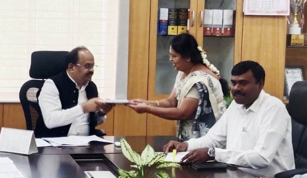ಗ್ರಂಥಾಲಯ ಪ್ರಾಧಿಕಾರದ ಸಭೆ ಕೋಲಾರ ಜಿಲ್ಲಾಧಿಕಾರಿ ಡಾ.ಎಂ.ಆರ್.ರವಿ ಅಧ್ಯಕ್ಷತೆಯಲ್ಲಿ ನಡೆಯಿತು.