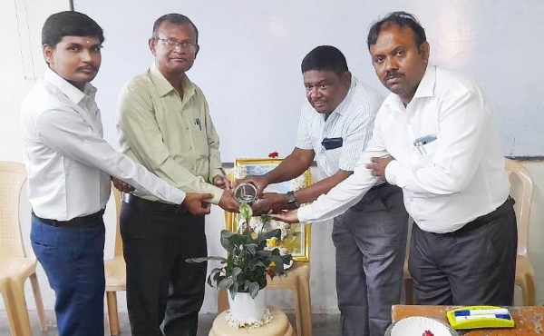 ಕೋಲಾರದ ಎಕ್ಸಿಲೆಂಟ್ ಕೋಚಿಂಗ್ ಸೆಂಟರ್ನಲ್ಲಿ ಪೊಲೀಸ್ ಪೇದೆಗಳ ಆಯ್ಕೆಯ ಮಾರ್ಗದರ್ಶನ ಕಾರ್ಯಾಗಾರವನ್ನು ಕೋಲಾರ ಸರ್ಕಾರಿ ಪ್ರಥಮ ದರ್ಜೆ ಕಾಲೇಜಿನ ಪ್ರಾಂಶುಪಾಲ ಎ. ಮುನಿಶಾಮಪ್ಪ ಉದ್ಘಾಟಿಸಿದರು.