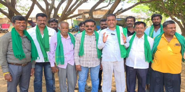 ಟೊಮೋಟೊ ಮಾರುಕಟ್ಟೆಯಲ್ಲಿ ಮೂಲಭೂತ ಸೌಲಭ್ಯಗಳನ್ನು ಕಲ್ಪಿಸಲು ಒತ್ತಾಯ