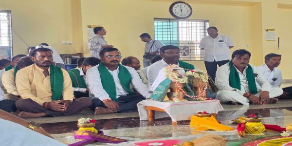 ಮಳೆಗಾಗಿ ವಿಜಯಪುರ ರೈತರ ವಿಶೇಷ ಪ್ರಾರ್ಥನೆ ; ವೆಂಕಟೇಶ್ವರ ದೇವಸ್ಥಾನದಲ್ಲಿ ಇಂದ್ರ ಹೋಮ, ವಿಶೇಷ ಪೂಜೆ