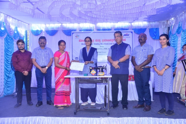 ತೋರಣಗಲ್ಲು : 270 ಗ್ರಾಮೀಣ ಮಹಿಳೆಯರಿಗೆ ಜೆಎಸ್ಡಬ್ಲ್ಯೂ ಫೌಂಡೇಶನ್  ಹೊಲಿಗೆ ತರಬೇತಿ