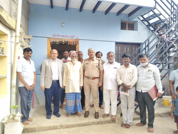 Distribution of census papers to freedom fighter Sumantarao Patwari