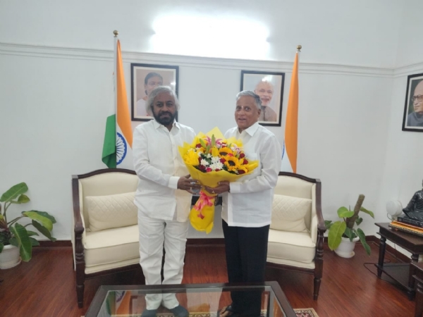 Somanna meets Eshwar Khandre