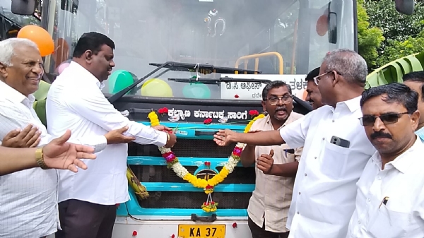 ಕೊಪ್ಪಳ-ತಳಕಲ್ ಬಸ್ ಸಂಚಾರಕ್ಕೆ ಶಾಸಕ ಕೆ.ರಾಘವೇಂದ್ರ ಹಿಟ್ನಾಳ ಚಾಲನೆ