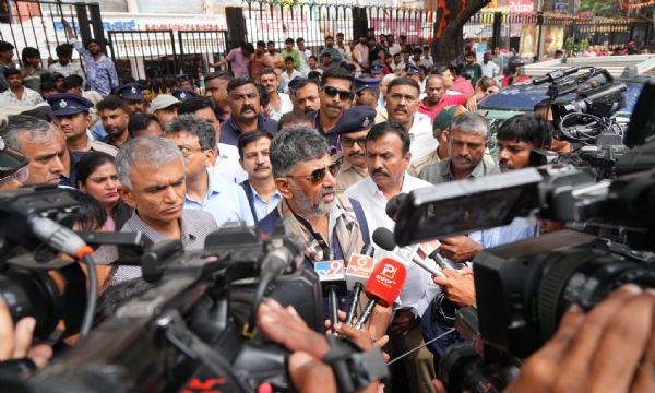 ಬೆಂಗಳೂರು ಸೇಫ್ ಫುಟ್ಪಾತ್ ಅಭಿಯಾನ: ನಗರದ ವಿವಿಧ ಭಾಗಗಳಲ್ಲಿ ಸಿಎಂ ಡಿ.ಕೆ. ಶಿವಕುಮಾರ್ ಪರಿಶೀಲನೆ. ಬೆಂಗಳೂರು ಸೇಫ್ ಫುಟ್ಪಾತ್ ಅಭಿಯಾನ: ನಗರದ ವಿವಿಧ ಭಾಗಗಳಲ್ಲಿ ಸಿಎಂ ಡಿ.ಕೆ. ಶಿವಕುಮಾರ್ ಪರಿಶೀಲನೆ.