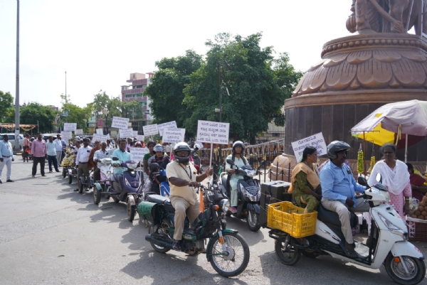 ಬಳ್ಳಾರಿ: ವಿಶೇಷಚೇತನರಿಂದ ಎಸ್ಐಆರ್ ಜಾಗೃತಿ - ತ್ರಿಚಕ್ರ ವಾಹನ ರ್ಯಾಲಿ ಬಳ್ಳಾರಿ: ವಿಶೇಷಚೇತನರಿಂದ ಎಸ್ಐಆರ್ ಜಾಗೃತಿ - ತ್ರಿಚಕ್ರ ವಾಹನ ರ್ಯಾಲಿ