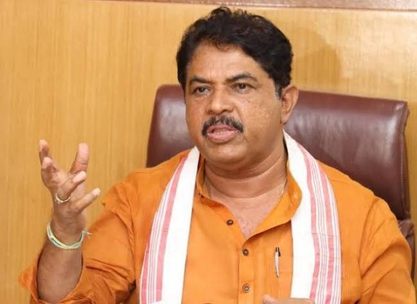 ಬೆಂಗಳೂರುಗೆ ಮೆಗಾ ಯೋಜನೆಗಳಿಗಿಂತ ಮೂಲಭೂತ ನಾಗರಿಕ ಸೌಲಭ್ಯಗಳಿಗೆ ಆದ್ಯತೆ ನೀಡಬೇಕು ಎಂದು ಆರ್. ಅಶೋಕ್ ಆಗ್ರಹಿಸಿದರು. ಬೆಂಗಳೂರುಗೆ ಮೆಗಾ ಯೋಜನೆಗಳಿಗಿಂತ ಮೂಲಭೂತ ನಾಗರಿಕ ಸೌಲಭ್ಯಗಳಿಗೆ ಆದ್ಯತೆ ನೀಡಬೇಕು ಎಂದು ಆರ್. ಅಶೋಕ್ ಆಗ್ರಹಿಸಿದರು.