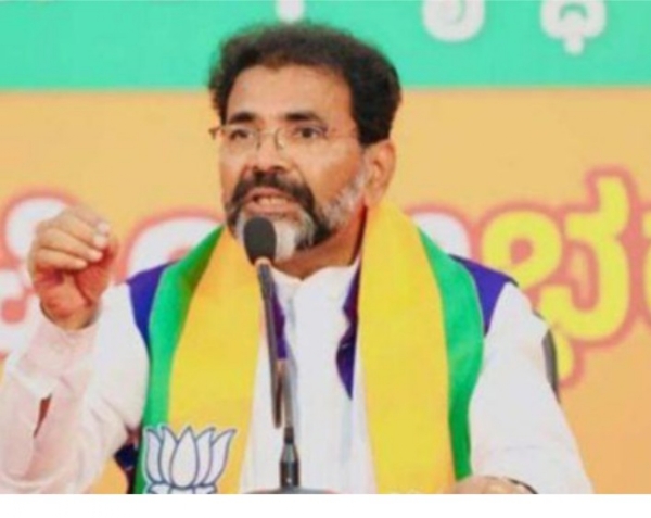 ಛಲವಾದಿ ನಾರಾಯಣಸ್ವಾಮಿ ಸಂಗ್ರಹ ಚಿತ್ರ ಛಲವಾದಿ ನಾರಾಯಣಸ್ವಾಮಿ ಸಂಗ್ರಹ ಚಿತ್ರ