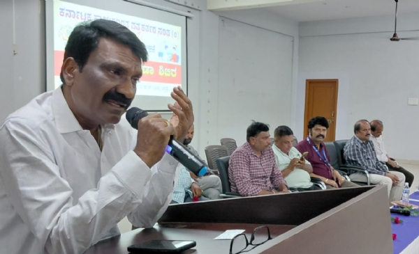 ಪತ್ರಕರ್ತರು ಆರೋಗ್ಯದ ಕಾಳಜಿ ವಹಿಸಬೇಕು : ಮುಂಡ್ರಗಿ ನಾಗರಾಜ್ ಪತ್ರಕರ್ತರು ಆರೋಗ್ಯದ ಕಾಳಜಿ ವಹಿಸಬೇಕು : ಮುಂಡ್ರಗಿ ನಾಗರಾಜ್