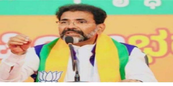 ಕಲಬುರಗಿ ಹಾಸ್ಟೆಲ್ಗಳಲ್ಲಿ ಮೂಲಸೌಲಭ್ಯಗಳ ಕೊರತೆ: ಸರ್ಕಾರದ ವಿರುದ್ಧ ಛಲವಾದಿ ನಾರಾಯಣಸ್ವಾಮಿ ವಾಗ್ದಾಳಿ