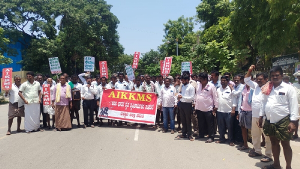 ಮನರೇಗಾ : ಬಾಕಿ ವೇತನವನ್ನು ತಕ್ಷಣ ಪಾವತಿಸಲು ಆಗ್ರಹ