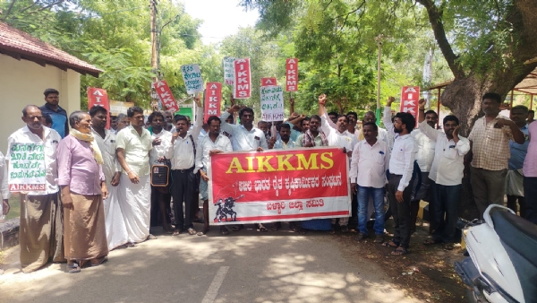 ಮನರೇಗಾ : ಬಾಕಿ ವೇತನವನ್ನು ತಕ್ಷಣ ಪಾವತಿಸಲು ಆಗ್ರಹ