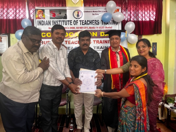 ಇಂಡಿಯನ್ ಇನ್ಸ್ಟಿಟ್ಯೂಟ್ ಆಫ್ ಟೀಚರ್ಸ್ ಟ್ರೈನಿಂಗ್ ಘಟಿಕೋತ್ಸವ ತರಬೇತಿ ಪಡೆದ ಶಿಕ್ಷಕರಿಗೆ ಪ್ರಮಾಣ ಪತ್ರ ವಿತರಿಸಲಾಯಿತು. ಇಂಡಿಯನ್ ಇನ್ಸ್ಟಿಟ್ಯೂಟ್ ಆಫ್ ಟೀಚರ್ಸ್ ಟ್ರೈನಿಂಗ್ ಘಟಿಕೋತ್ಸವ ತರಬೇತಿ ಪಡೆದ ಶಿಕ್ಷಕರಿಗೆ ಪ್ರಮಾಣ ಪತ್ರ ವಿತರಿಸಲಾಯಿತು.
