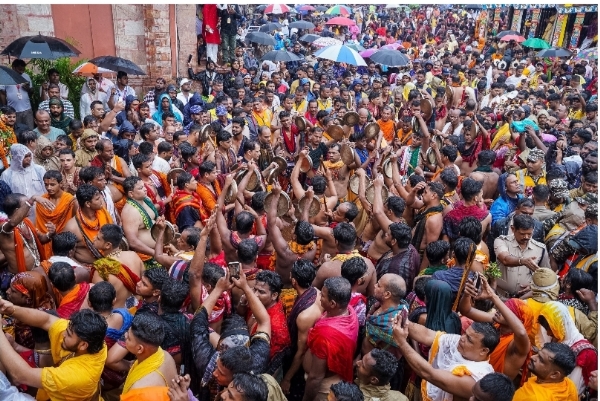 ಪುರಿ ಜಗನ್ನಾಥ್ ರಥಯಾತ್ರೆಯಲ್ಲಿ ಭಾಗವಹಿಸಿದ ಭಕ್ತರು