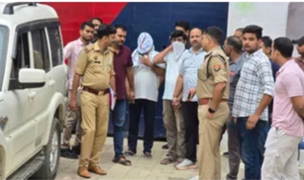 ಕಾಣಿಕೆ ದುರ್ಬಳಕೆ ಆರೋಪಿಗಳು ಪೋಲಿಸ್ ವಶಕ್ಕೆ ಕಾಣಿಕೆ ದುರ್ಬಳಕೆ ಆರೋಪಿಗಳು ಪೋಲಿಸ್ ವಶಕ್ಕೆ