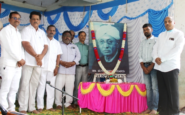ವಚನ ಸಾಹಿತ್ಯವನ್ನು ಸಂರಕ್ಷಿಸಲು ಜೀವನವನ್ನೇ ಮುಡಿಪಾಗಿಟ್ಟವರು ಹಳಕಟ್ಟಿಯವರು: ಶರಣಬಸಪ್ಪ ಬಿಳಿಎಲಿ ವಚನ ಸಾಹಿತ್ಯವನ್ನು ಸಂರಕ್ಷಿಸಲು ಜೀವನವನ್ನೇ ಮುಡಿಪಾಗಿಟ್ಟವರು ಹಳಕಟ್ಟಿಯವರು: ಶರಣಬಸಪ್ಪ ಬಿಳಿಎಲಿ