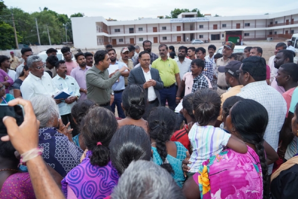 ಬಳ್ಳಾರಿಯ ಶ್ರೀರಾಂಪುರ ಕಾಲೋನಿಯ ಸರ್ಕಾರಿ ಶಾಲೆಗೆ ಜಿಲ್ಲಾಧಿಕಾರಿ ಭೇಟಿ ಬಳ್ಳಾರಿಯ ಶ್ರೀರಾಂಪುರ ಕಾಲೋನಿಯ ಸರ್ಕಾರಿ ಶಾಲೆಗೆ ಜಿಲ್ಲಾಧಿಕಾರಿ ಭೇಟಿ