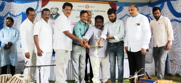 ವಚನ ಸಾಹಿತ್ಯವನ್ನು ಸಂರಕ್ಷಿಸಲು ಜೀವನವನ್ನೇ ಮುಡಿಪಾಗಿಟ್ಟವರು ಹಳಕಟ್ಟಿಯವರು: ಶರಣಬಸಪ್ಪ ಬಿಳಿಎಲಿ ವಚನ ಸಾಹಿತ್ಯವನ್ನು ಸಂರಕ್ಷಿಸಲು ಜೀವನವನ್ನೇ ಮುಡಿಪಾಗಿಟ್ಟವರು ಹಳಕಟ್ಟಿಯವರು: ಶರಣಬಸಪ್ಪ ಬಿಳಿಎಲಿ