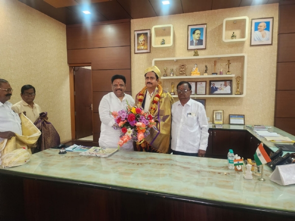 ಕರ್ನಾಟಕ ರಾಜ್ಯ ಮುಕ್ತ ವಿಶ್ವವಿದ್ಯಾನಿಲಯದ ನೂತನ ಕುಲಪತಿ ಪೆÇ್ರಫೆಸರ್ ಎ.ಪಿ. ಜ್ಞಾನಪ್ರಕಾಶ ಅಭಿನಂದನೆ ಕರ್ನಾಟಕ ರಾಜ್ಯ ಮುಕ್ತ ವಿಶ್ವವಿದ್ಯಾನಿಲಯದ ನೂತನ ಕುಲಪತಿ ಪೆÇ್ರಫೆಸರ್ ಎ.ಪಿ. ಜ್ಞಾನಪ್ರಕಾಶ ಅಭಿನಂದನೆ