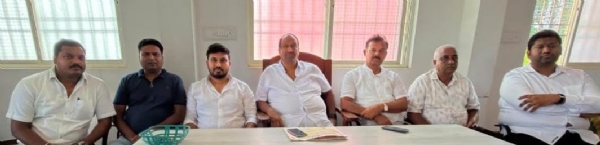 ಯುವ ಕಾಂಗ್ರೆಸ್ನಿ0ದ ಜುಲೈ ೨೨ ರಂದು ಕೋಲಾರದಲ್ಲಿ ನೀಟ್ ಬಗ್ಗೆ ನಡೆಯಲಿರುವ ಕಾರ್ಯಾಗಾರದ ಬಗ್ಗೆ ಜಿಲ್ಲಾ ಯುವ ಕಾಂಗ್ರೆಸ್ ಅಧ್ಯಕ್ಷ ಸೈಯದ್ ಅಫ್ರೀದ್ ಮಾಹಿತಿ ನಿಡಿದರು. ಯುವ ಕಾಂಗ್ರೆಸ್ನಿ0ದ ಜುಲೈ ೨೨ ರಂದು ಕೋಲಾರದಲ್ಲಿ ನೀಟ್ ಬಗ್ಗೆ ನಡೆಯಲಿರುವ ಕಾರ್ಯಾಗಾರದ ಬಗ್ಗೆ ಜಿಲ್ಲಾ ಯುವ ಕಾಂಗ್ರೆಸ್ ಅಧ್ಯಕ್ಷ ಸೈಯದ್ ಅಫ್ರೀದ್ ಮಾಹಿತಿ ನಿಡಿದರು.