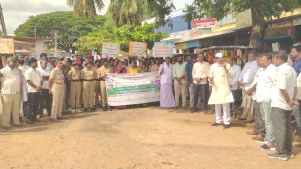 ಕೋಲಾರ ತಾಲ್ಲೂಕಿನ ವೇಮಗಲ್ನಲ್ಲಿ ನಡೆದ ಮತದಾರರ ವಿಶೇಷ ಸಂಕ್ಷಿಪ್ತ ಪರಿಷ್ಕರಣೆಯ ಬಗ್ಗೆ ಜಾಗೃತಿ ಕಾರ್ಯಕ್ರಮ ನಡೆಯಿತು. ಕೋಲಾರ ತಾಲ್ಲೂಕಿನ ವೇಮಗಲ್ನಲ್ಲಿ ನಡೆದ ಮತದಾರರ ವಿಶೇಷ ಸಂಕ್ಷಿಪ್ತ ಪರಿಷ್ಕರಣೆಯ ಬಗ್ಗೆ ಜಾಗೃತಿ ಕಾರ್ಯಕ್ರಮ ನಡೆಯಿತು.