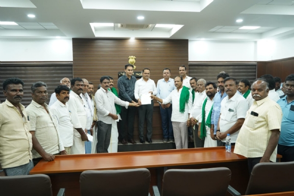 ಬಳ್ಳಾರಿ : ಜಿಲ್ಲೆಯಲ್ಲಿ ಮುಂಗಾರು ಕ್ಷೀಣ: ರೈತರ ನೆರವಿಗೆ ಜಿಲ್ಲಾಡಳಿತ ಸಿದ್ದ ಬಳ್ಳಾರಿ : ಜಿಲ್ಲೆಯಲ್ಲಿ ಮುಂಗಾರು ಕ್ಷೀಣ: ರೈತರ ನೆರವಿಗೆ ಜಿಲ್ಲಾಡಳಿತ ಸಿದ್ದ