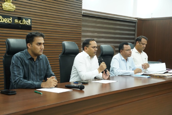 ಬಳ್ಳಾರಿ : ಜಿಲ್ಲೆಯಲ್ಲಿ ಮುಂಗಾರು ಕ್ಷೀಣ: ರೈತರ ನೆರವಿಗೆ ಜಿಲ್ಲಾಡಳಿತ ಸಿದ್ದ ಬಳ್ಳಾರಿ : ಜಿಲ್ಲೆಯಲ್ಲಿ ಮುಂಗಾರು ಕ್ಷೀಣ: ರೈತರ ನೆರವಿಗೆ ಜಿಲ್ಲಾಡಳಿತ ಸಿದ್ದ