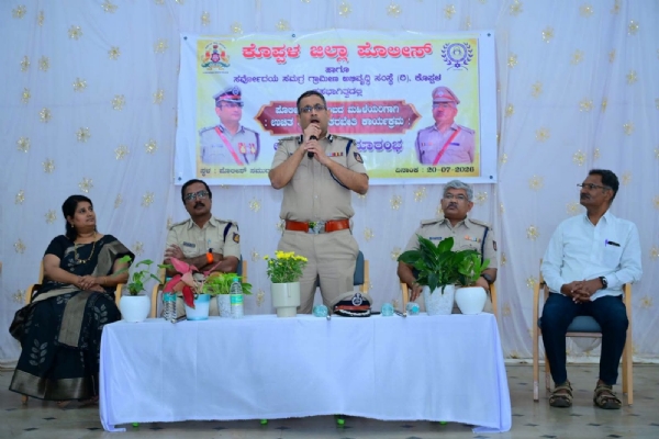 ಕೊಪ್ಪಳ : ಪೊಲೀಸ್ ಕುಟುಂಬದ ಮಹಿಳೆಯರಿಗೆ ಉಚಿತ ಹೊಲಿಗೆ ತರಬೇತಿ ಕೊಪ್ಪಳ : ಪೊಲೀಸ್ ಕುಟುಂಬದ ಮಹಿಳೆಯರಿಗೆ ಉಚಿತ ಹೊಲಿಗೆ ತರಬೇತಿ