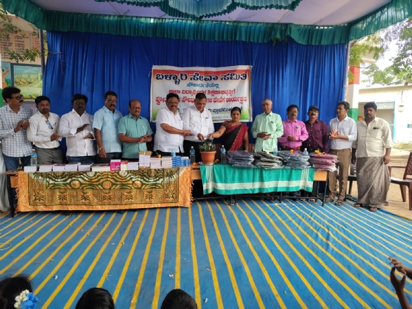 ವಿದ್ಯಾರ್ಥಿಗಳು ದೇಶ ಸೇವೆ ಮಾಡಬೇಕು : ಅವ್ವಾರು ಮಂಜುನಾಥ ವಿದ್ಯಾರ್ಥಿಗಳು ದೇಶ ಸೇವೆ ಮಾಡಬೇಕು : ಅವ್ವಾರು ಮಂಜುನಾಥ