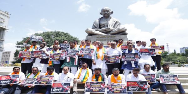 ಕಾಂಗ್ರೆಸ್ ವಿರುದ್ಧ ಬಿಜೆಪಿ ಪ್ರತಿಭಟನೆ;ರಾಜ್ಯಪಾಲರಿಗೆ