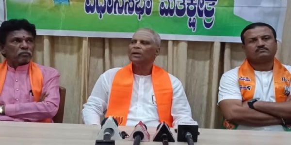 ವಸತಿ ನಿವೇಶನಗಳಲ್ಲಿ ಅಕ್ರಮ ಮಸೀದಿ ನಿರ್ಮಾಣ ಆರೋಪ: ಸಹಿ ಸಂಗ್ರಹ ಅಭಿಯಾನಕ್ಕೆ ಮಾಜಿ ಶಾಸಕ ಡಾ. ವೀರಣ್ಣ ಚರಂತಿಮಠ ಚಾಲನೆ