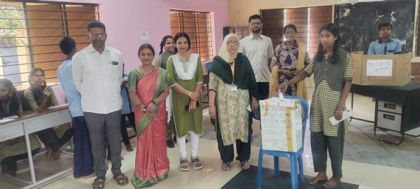 ಕೋಲಾರ ತಾಲ್ಲೂಕಿನ ಅರಾಭಿಕೊತ್ತನೂರು ಸರ್ಕಾರಿ ಪ್ರೌಢಶಾಲೆ ಯುವ ಸಂಸತ್ ಅಣಕು ಮತದಾನ ನಡೆಯಿತು. ಕೋಲಾರ ತಾಲ್ಲೂಕಿನ ಅರಾಭಿಕೊತ್ತನೂರು ಸರ್ಕಾರಿ ಪ್ರೌಢಶಾಲೆ ಯುವ ಸಂಸತ್ ಅಣಕು ಮತದಾನ ನಡೆಯಿತು.