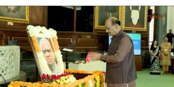 ಮಾಜಿ ಲೋಕಸಭಾಧ್ಯಕ್ಷ ಸೋಮನಾಥ್ ಚಟರ್ಜಿ ಅವರಿಗೆ ಓಂ ಬಿರ್ಲಾ ನಮನ