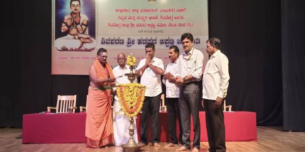 ಹಡಪದ ಅಪ್ಪಣ್ಣ ಬಸವಣ್ಣನವರ ಸಿದ್ಧಾಂತಕ್ಕೆ ಬಲಗೈ ಬಂಟರಾಗಿದ್ದರು: ಹಾಲಪ್ಪಯ್ಯ ಶಾಸ್ತ್ರಿಗಳು