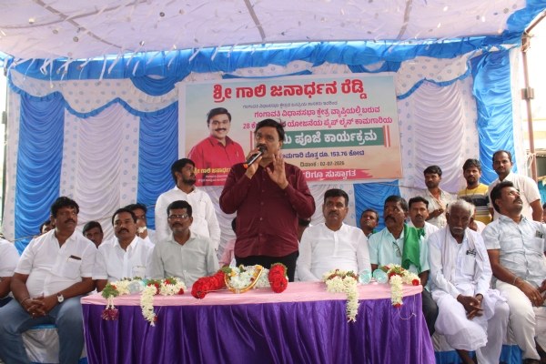 ಗಂಗಾವತಿ : 28 ಕೆರೆಗಳ ಕೆರೆ ತುಂಬಿಸುವ ಯೋಜನೆ : ರೂ. 153.76 ಕೋಟಿ ವೆಚ್ಚದ ಪೈಪ್ಲೈನ್ - ಶಾಸಕ ಗಾಲಿ ಜನಾರ್ದನ ರೆಡ್ಡಿ ಭೂಮಿ ಪೂಜೆ ಗಂಗಾವತಿ : 28 ಕೆರೆಗಳ ಕೆರೆ ತುಂಬಿಸುವ ಯೋಜನೆ : ರೂ. 153.76 ಕೋಟಿ ವೆಚ್ಚದ ಪೈಪ್ಲೈನ್ - ಶಾಸಕ ಗಾಲಿ ಜನಾರ್ದನ ರೆಡ್ಡಿ ಭೂಮಿ ಪೂಜೆ
