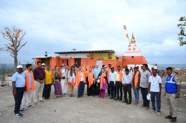 ಅಂಜನಾದ್ರಿ, ಆನೆಗುಂದಿಗೆ ಯುರೋಪ್ ಕಂಟೆಂಟ್ ಕ್ರಿಯೇಟರ್ಸ್ & ಇನ್ ಫ್ಲೂಯನ್ಸರ್ಸ್ ಭೇಟಿ ಅಂಜನಾದ್ರಿ, ಆನೆಗುಂದಿಗೆ ಯುರೋಪ್ ಕಂಟೆಂಟ್ ಕ್ರಿಯೇಟರ್ಸ್ & ಇನ್ ಫ್ಲೂಯನ್ಸರ್ಸ್ ಭೇಟಿ