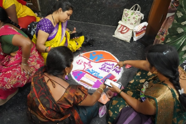 ಎಸ್ಐಆರ್ ಜಾಗೃತಿ: ಆಕರ್ಷಕ ರಂಗೋಲಿ ಸ್ಪರ್ಧೆ ಎಸ್ಐಆರ್ ಜಾಗೃತಿ: ಆಕರ್ಷಕ ರಂಗೋಲಿ ಸ್ಪರ್ಧೆ
