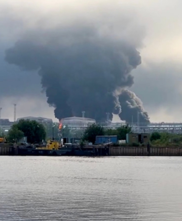 ರಷ್ಯಾದ ಸೇಂಟ್ ಪೀಟರ್ಸ್ಬರ್ಗ್ ಸಮೀಪದ ತೈಲ ಸಂಸ್ಕರಣಾಗಾರದ ಮೇಲೆ ದಾಳಿ ರಷ್ಯಾದ ಸೇಂಟ್ ಪೀಟರ್ಸ್ಬರ್ಗ್ ಸಮೀಪದ ತೈಲ ಸಂಸ್ಕರಣಾಗಾರದ ಮೇಲೆ ದಾಳಿ