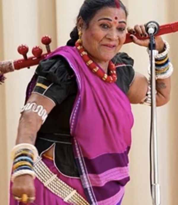 ಪಾಂಡವಾನಿ ಜಾನಪದ ಗಾಯಕಿ ಡಾ. ತೀಜನ್ ಬಾಯಿ ಸಂಗ್ರಹ ಚಿತ್ರ ಪಾಂಡವಾನಿ ಜಾನಪದ ಗಾಯಕಿ ಡಾ. ತೀಜನ್ ಬಾಯಿ ಸಂಗ್ರಹ ಚಿತ್ರ