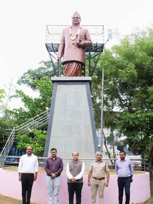 ಕೊಪ್ಪಳ : ಡಾ. ಬಾಬು ಜಗಜೀವನ ರಾಮ್ ಪುಣ್ಯ ಸ್ಮರಣೆ: ಗೌರವ ಸಮರ್ಪಣೆ ಕೊಪ್ಪಳ : ಡಾ. ಬಾಬು ಜಗಜೀವನ ರಾಮ್ ಪುಣ್ಯ ಸ್ಮರಣೆ: ಗೌರವ ಸಮರ್ಪಣೆ