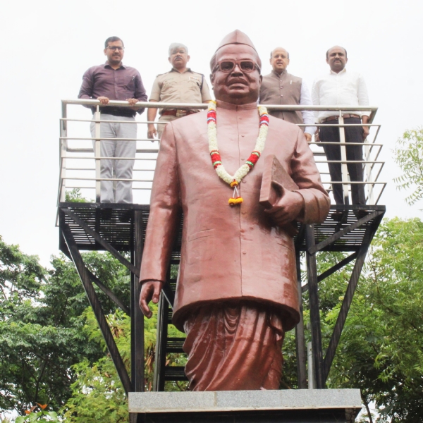 ಕೊಪ್ಪಳ : ಡಾ. ಬಾಬು ಜಗಜೀವನ ರಾಮ್ ಪುಣ್ಯ ಸ್ಮರಣೆ: ಗೌರವ ಸಮರ್ಪಣೆ ಕೊಪ್ಪಳ : ಡಾ. ಬಾಬು ಜಗಜೀವನ ರಾಮ್ ಪುಣ್ಯ ಸ್ಮರಣೆ: ಗೌರವ ಸಮರ್ಪಣೆ
