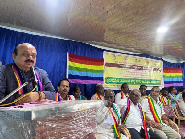 ಬೊಮ್ಮಾಯಿ ಬೊಮ್ಮಾಯಿ